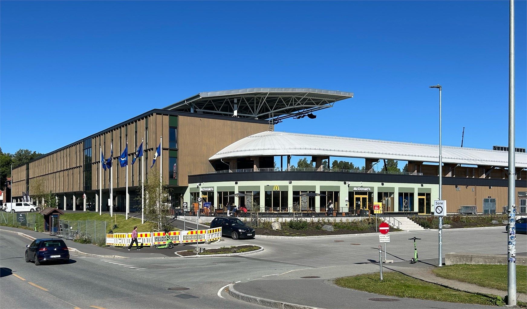 Det er også kort gangavstand til nye Nadderud stadion hvor Stabekk spiller sine kamper
