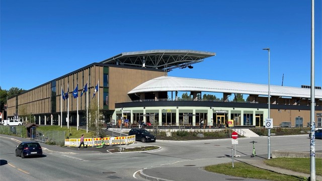 Det er også kort gangavstand til nye Nadderud stadion hvor Stabekk spiller sine kamper