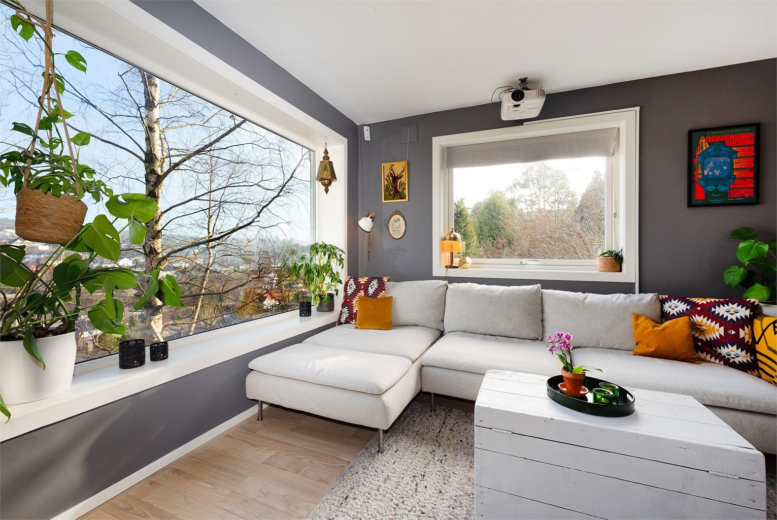 Enebolig over to plan med flott utsyn, lite innsyn og veldig god planløsning