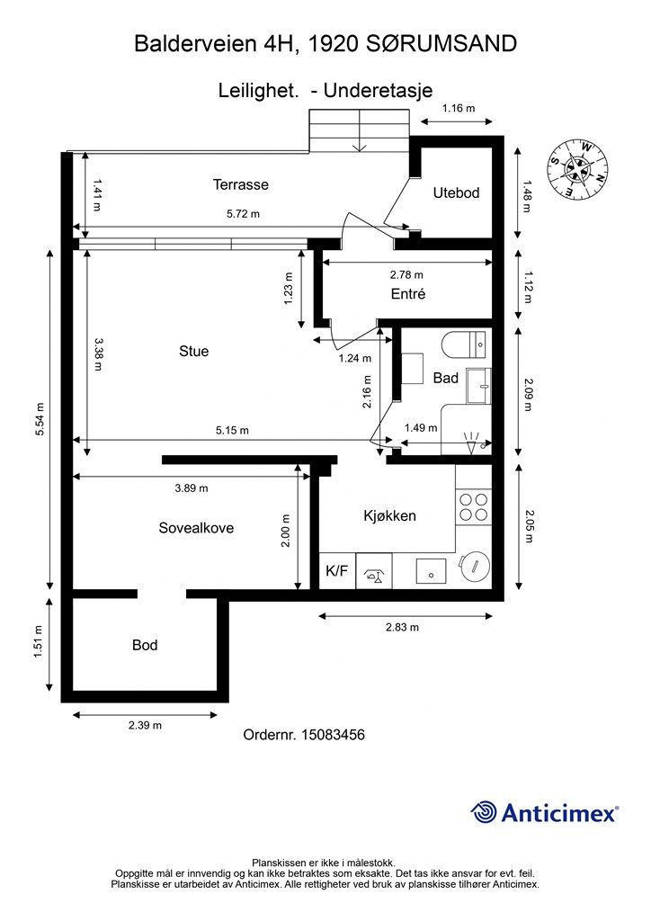 Leiligheten har en praktisk planløsning på ett plan, med adskilt sovealkove.