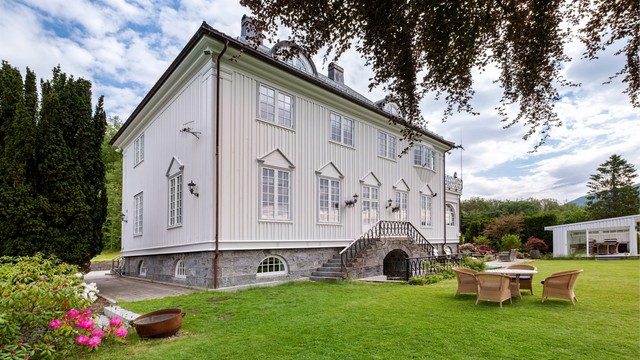 Hagen mot syd er et flott uteområde for rekreasjon og sosiale sammenkomster