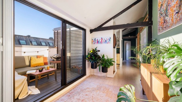 Leiligheten har en fantastisk beliggenhet, tilbaketrukket og samtidig kun få minutter unna alt Grünerløkka har å tilby.