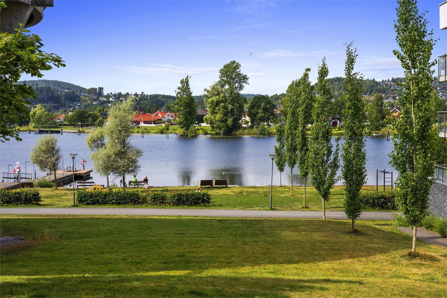 Bare en kort spasertur unna Hjellevannet.