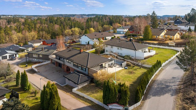 Området har et godt utbygget nett av gang- og sykkelveier.