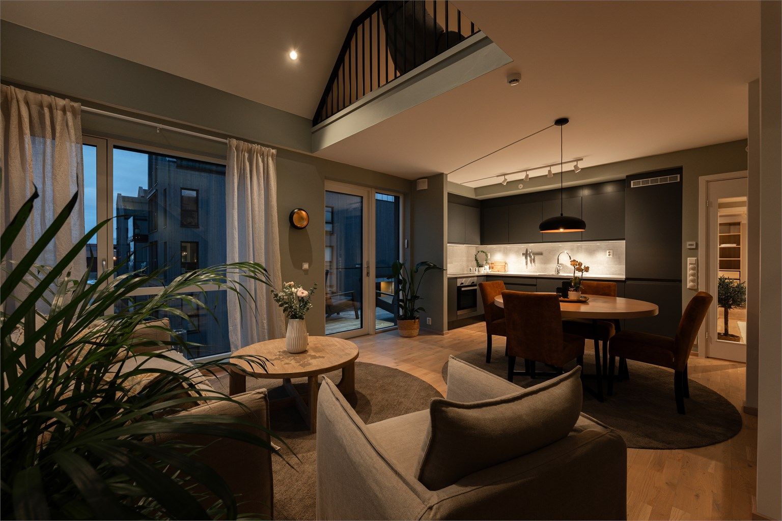 Velkommen til Bruket Brygge! Leiligheten presenteres av Karl Robert Hansen i Krogsveen. Fotograf; Kristoffer Kristiansen.