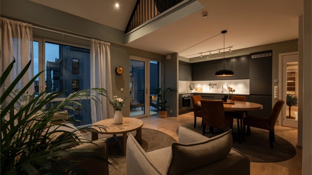 Velkommen til Bruket Brygge! Leiligheten presenteres av Karl Robert Hansen i Krogsveen. Fotograf; Kristoffer Kristiansen.