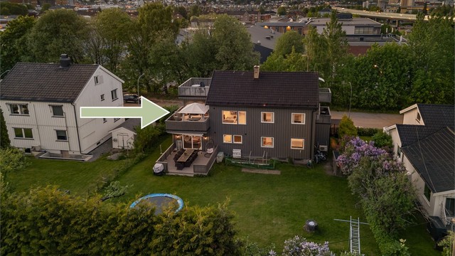 Beliggende nesten helt innerst i en blindvei, uten gjennomgangstrafikk.