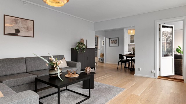 - Moderne åpen kjøkkenløsning med god plass til spisegruppe -