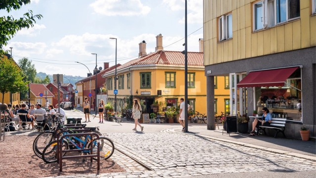De sjarmerende smågatene på Kampen er like rundt svingen og her finner du blant annet Kampen Kaffe&Bar, en supersjarmerende nabolagscafé