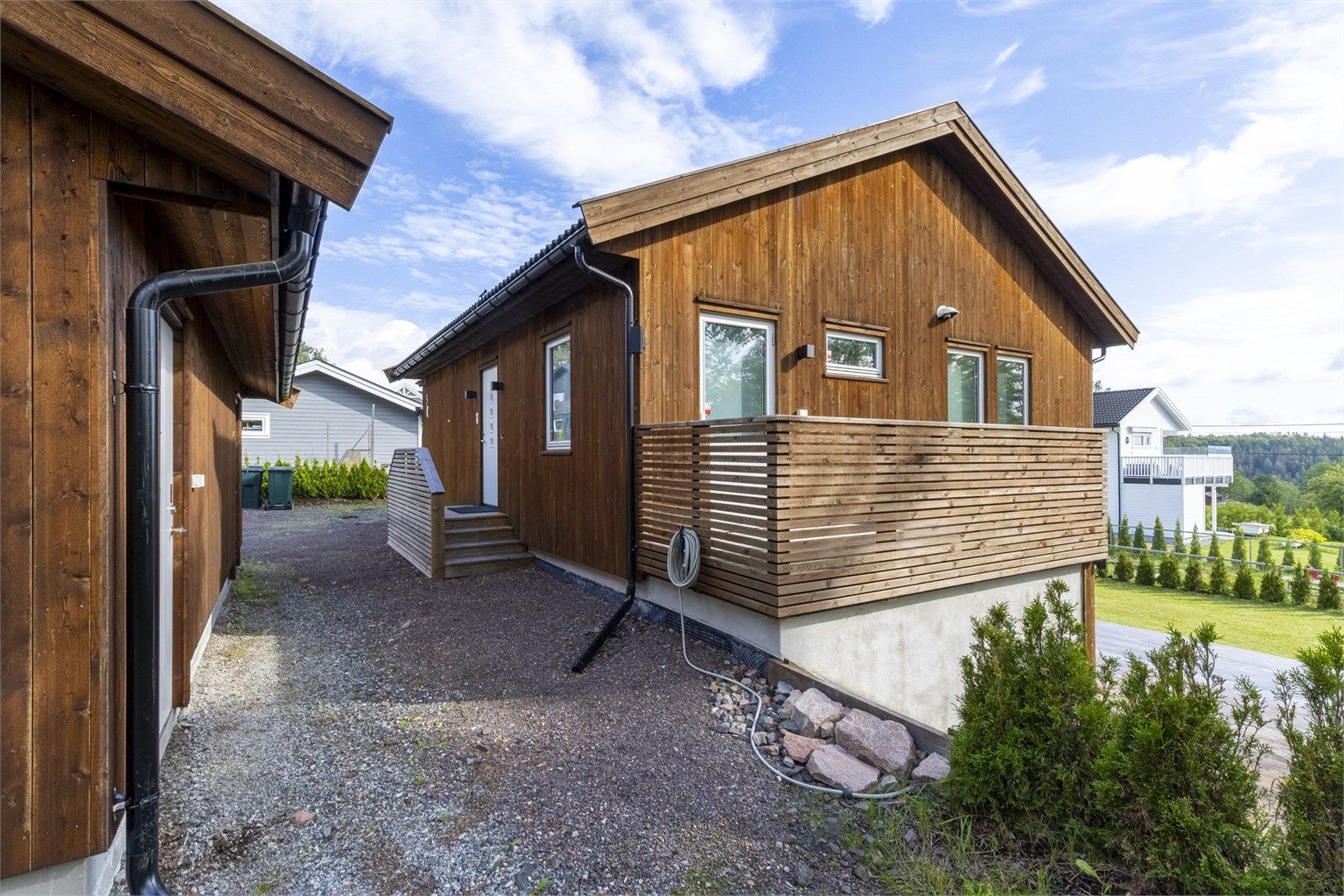 Gode bussforbindelser med flere avganger til andre deler av byen - Kort gangavstand til bussholdeplass langs Fjellsveien