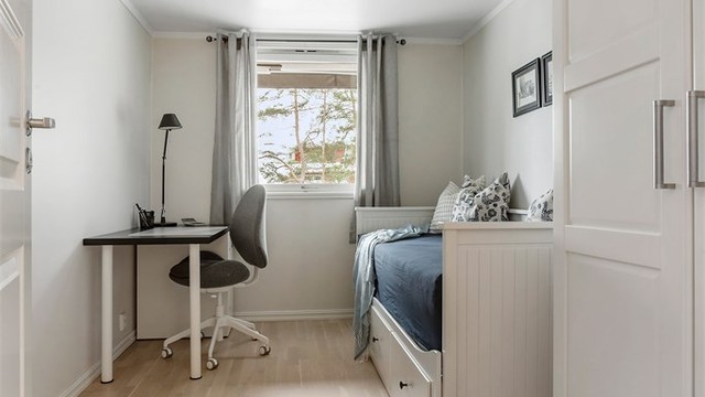 Soverom innredet som barnerom.