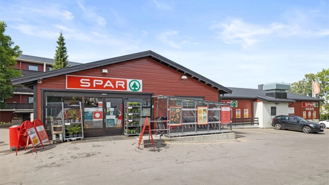 Nærbutikken Spar ligger kun få minutters gange fra leiligheten.