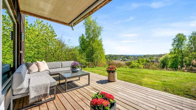 Velkommen til Emma Hjorths vei 84A presentert av Tenaz Ershadi v/Krogsveen.