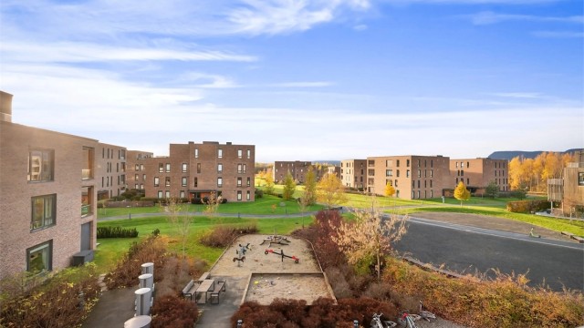 En eksklusiv og moderne 4-roms leilighet fra 2019 med høy standard. Foto: Zovenfra