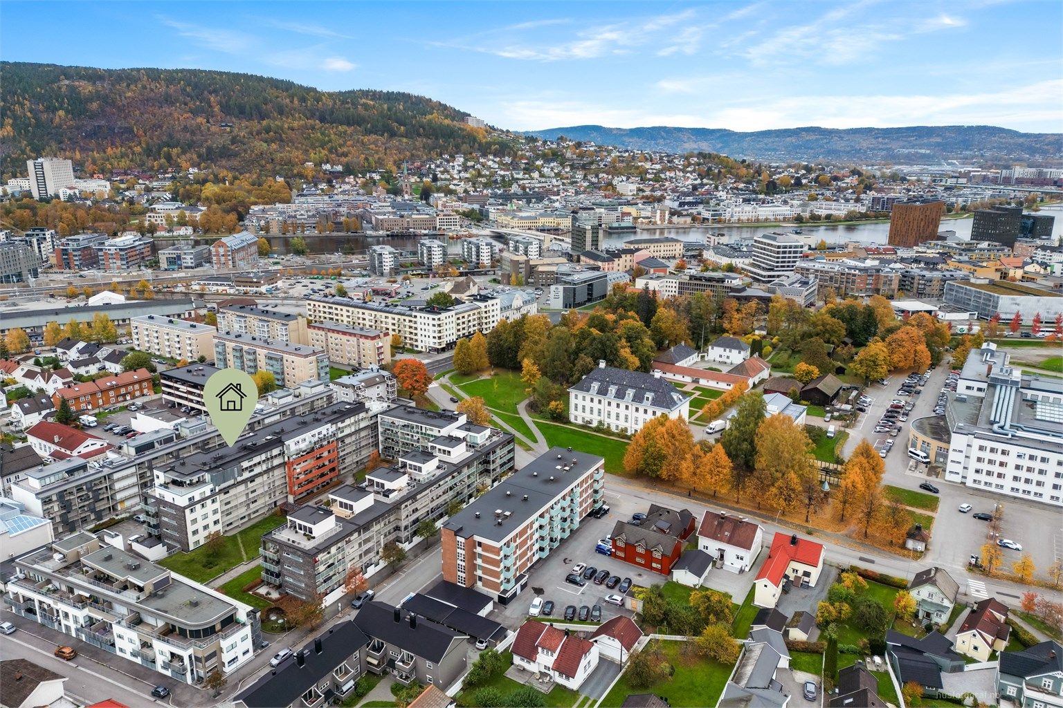 Kort vei til Union Brygge med treningssenter, butikker og serveringssteder samt Papirbredden med Universitetet i Sørøst-Norge. 