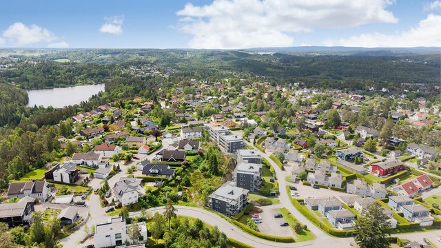 Fra leiligheten er det gangavstand til både skoler og barnehager.