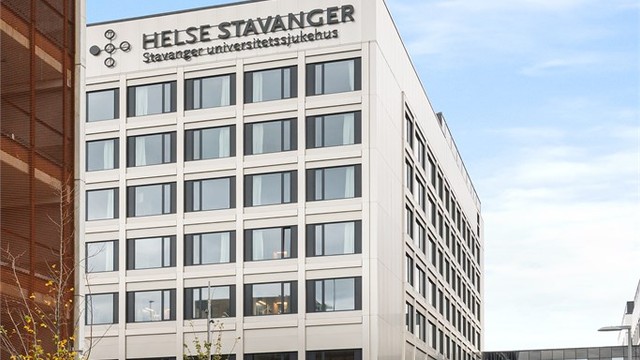Skoler, barnehager og den den internasjonale skole er i gangavstand fra boligen, mens UiS og nye SUS, også er i kort avstand unna.