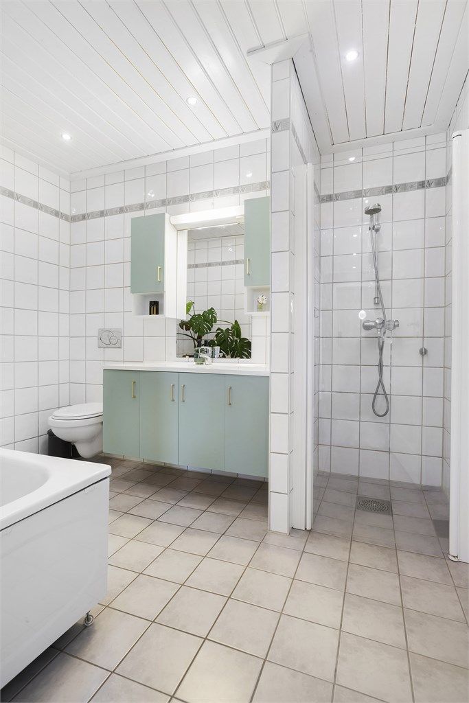 Helfliset baderom med varmekabler i gulv.