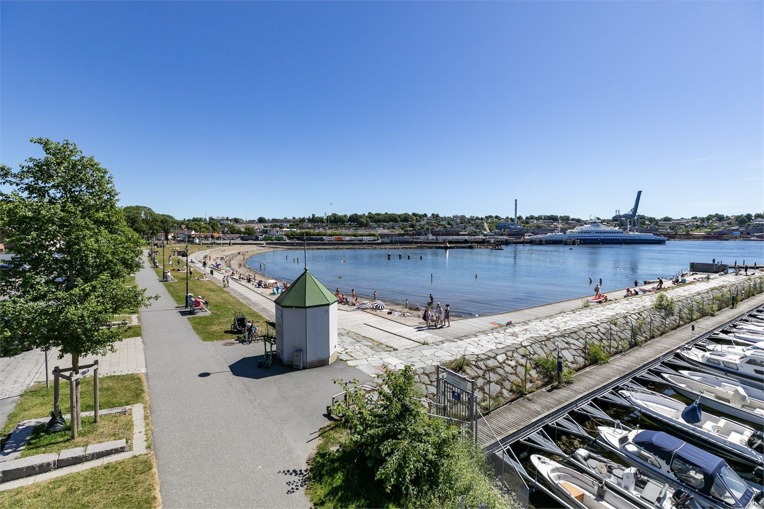 Innen kort avstand finner en populære Sjøbadet på Jeløy