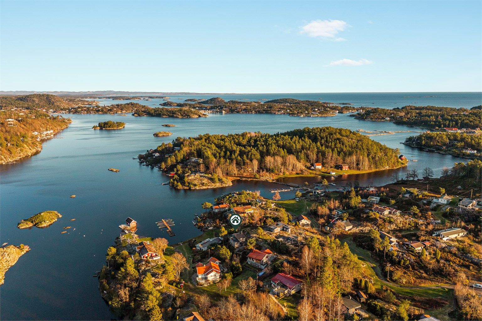 Eiendommen ligger midt i den vakre skjærgården i Bamble.