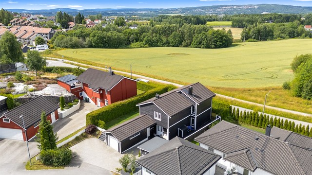 Kort vei til Oslo Gardermoen, som nås på rundt tjue minutter med bil.