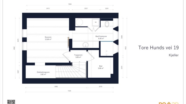 Kjelleren er smart ombygget til en egen sone med soverom, bad og walk-in closet.