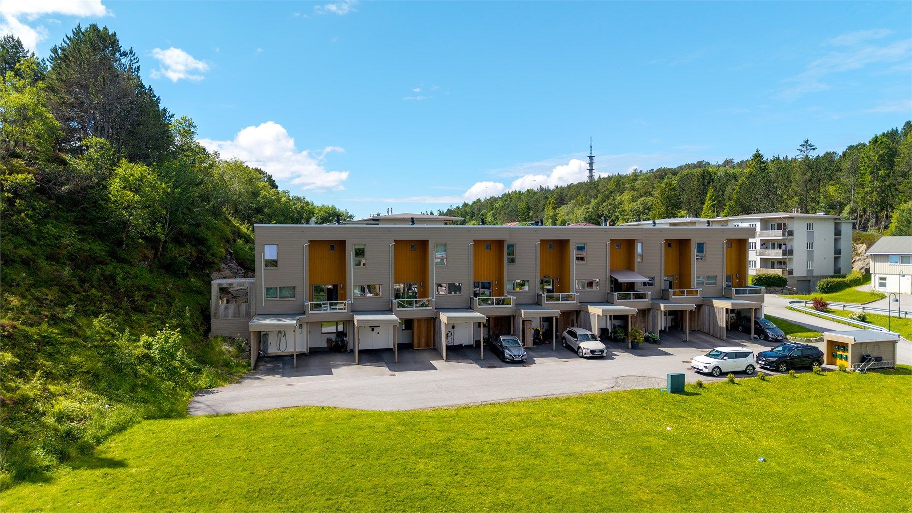 Rekkehuset ligger i et rolig og barnevennlig område på Fjelltun.