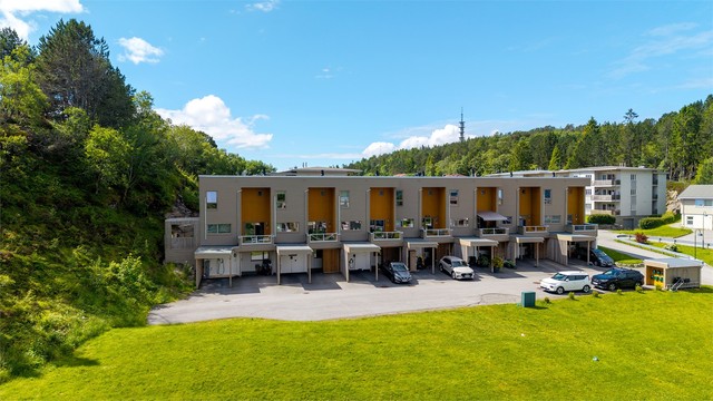 Rekkehuset ligger i et rolig og barnevennlig område på Fjelltun.
