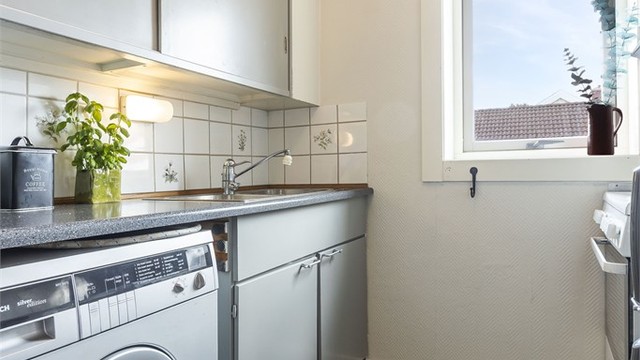 Kjøkken. Kjøl/frys og komfyr medfølger.