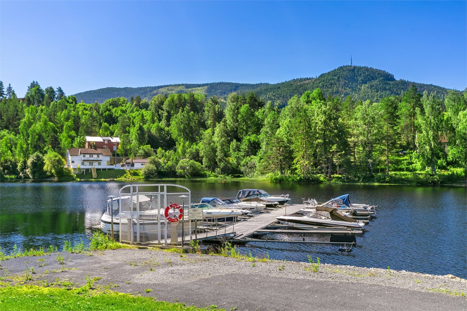 Området byr på et yrende båtliv sommerstid.