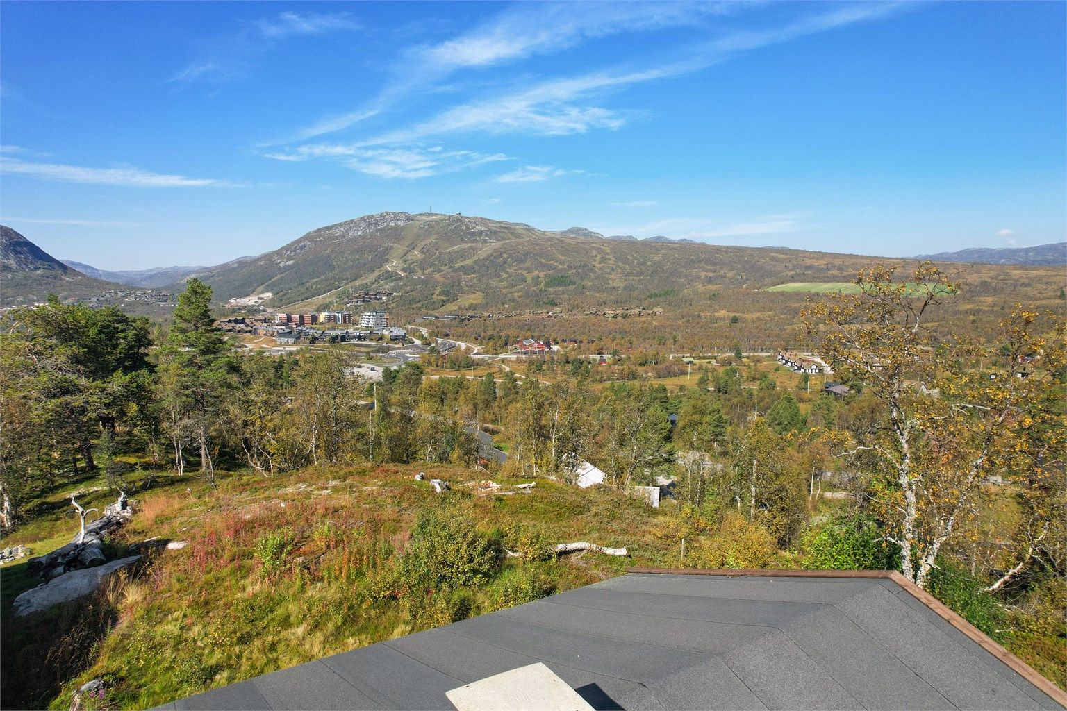 Flott utsikt mot skisenter og Vidmyr.