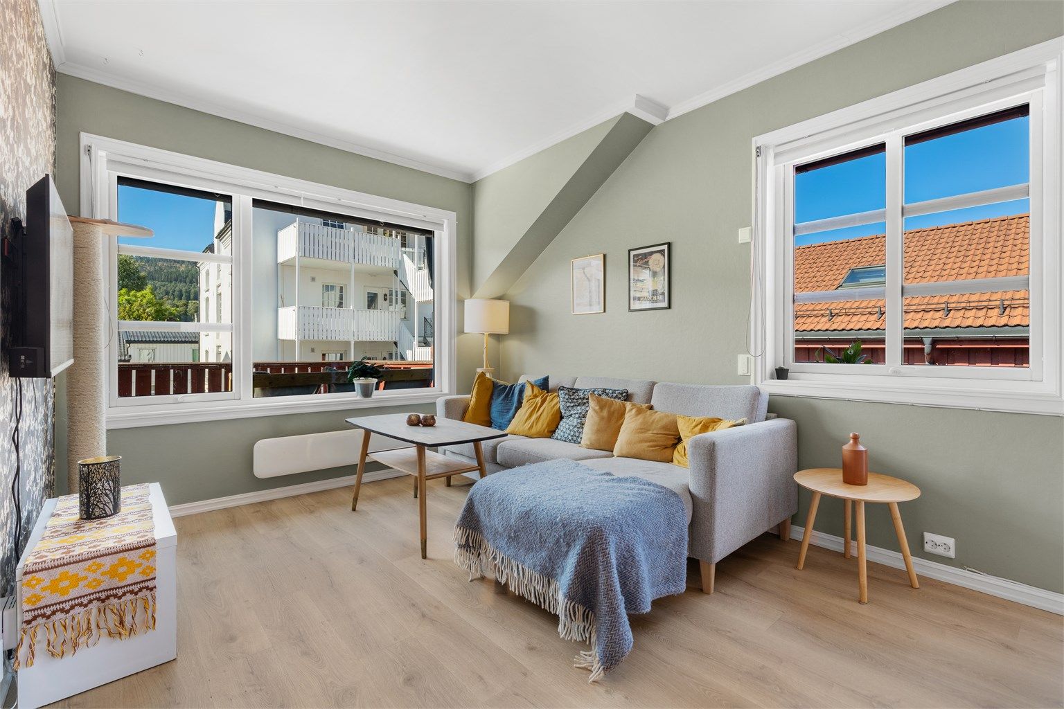 Lagt laminatgulv i alle rom i nyere tid (unntatt bod)