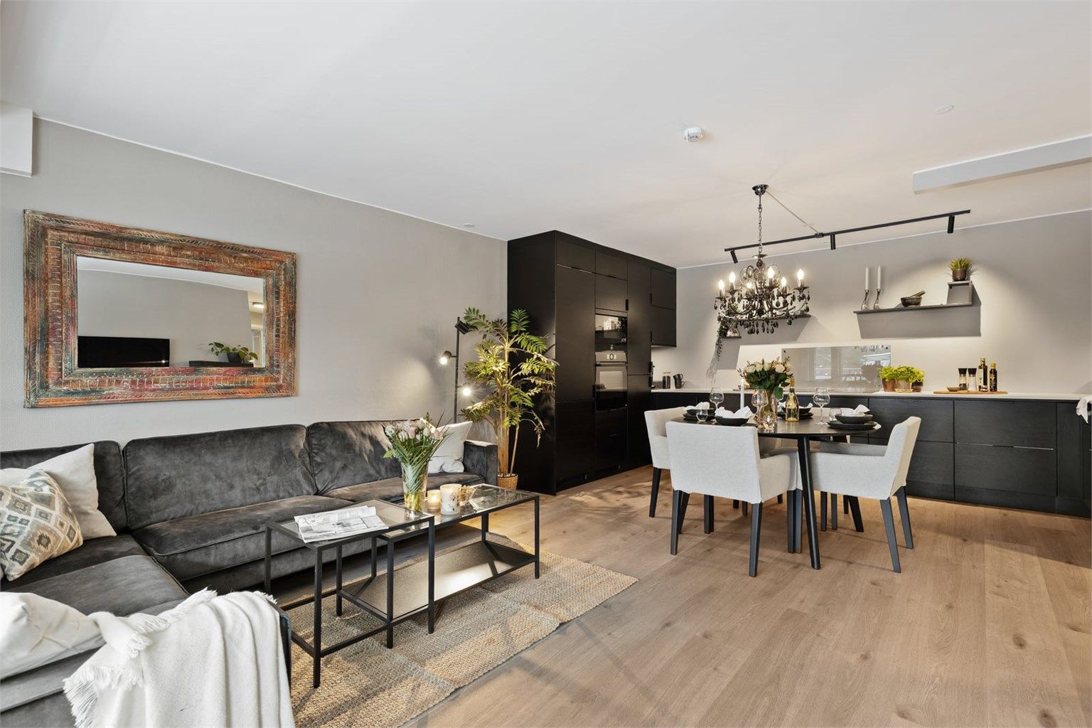 Boligen har flere moderne kvalteter, med blant annet Epoq kjøkken fra 2023.