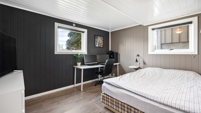Rom i kjeller som i dag benyttes som soverom (ikke godkjent som oppholdsrom i henhold til byggetegninger).