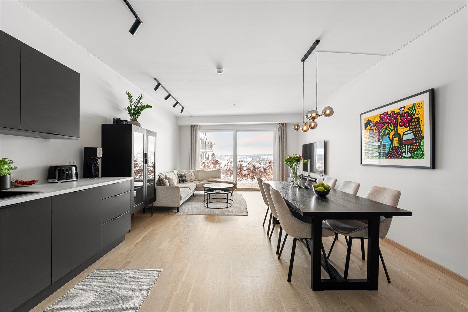 Leiligheten ble ferdigstilt medio 2023 og er i dag velholdt. Her kan du flytte rett inn og oppleve kvalitetene ved et moderne hjem. Fotograf; Kristoffer Kristiansen.