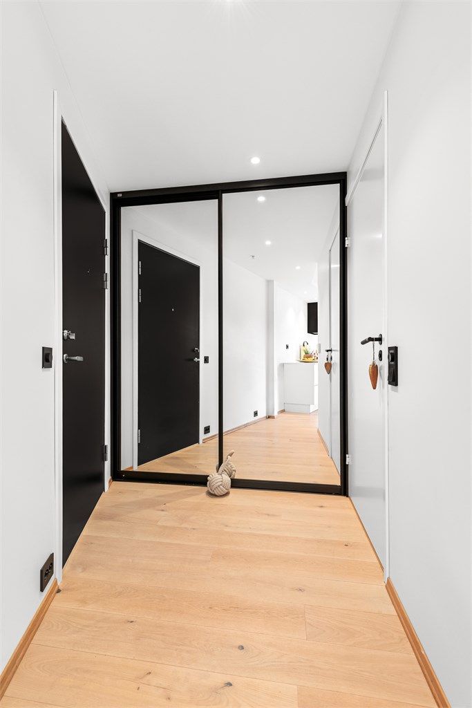 Gang med speil garderobe
