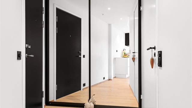 Gang med speil garderobe