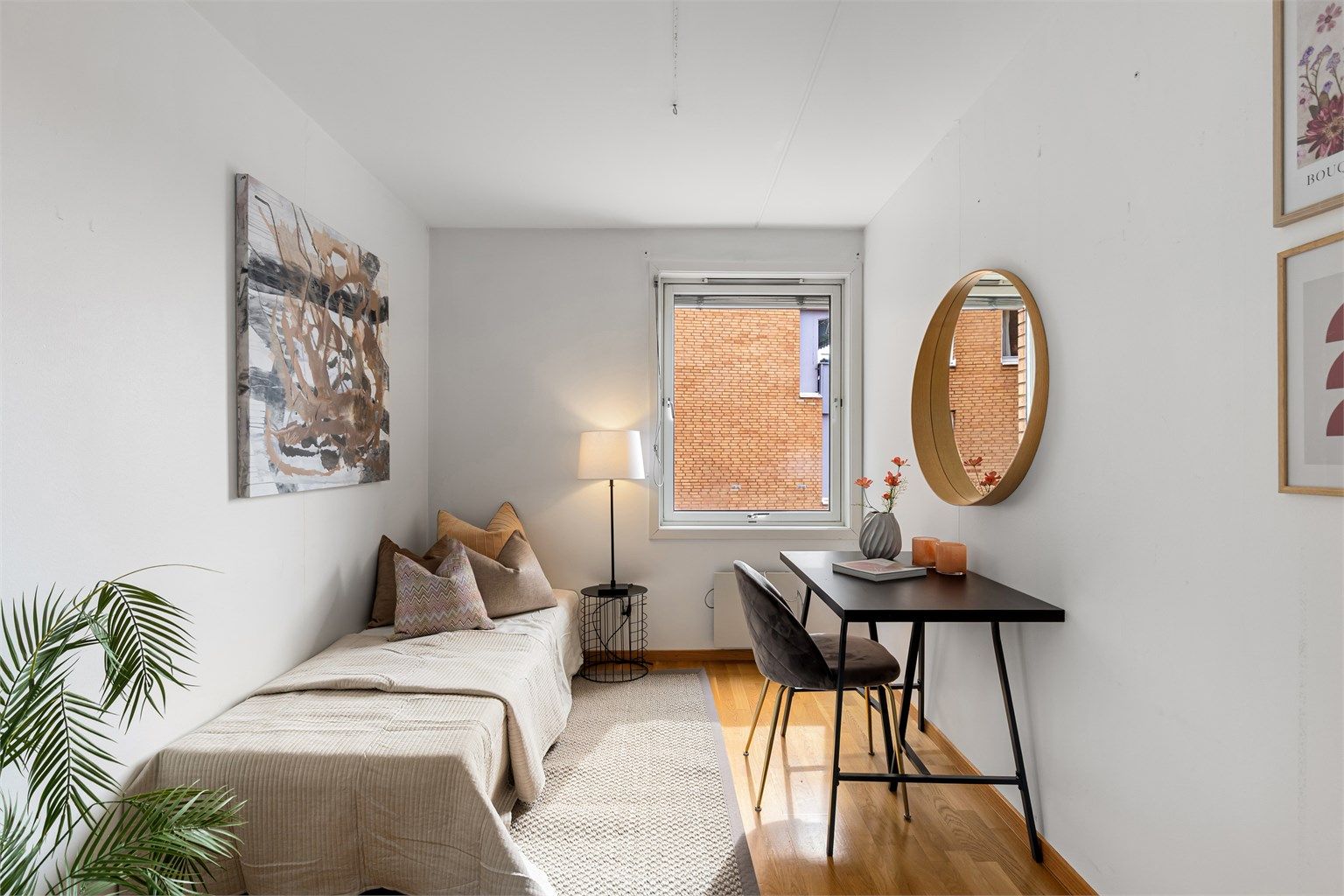 Det ande soverommet passer ypperlig som barnerom, gjesterom eller kontor