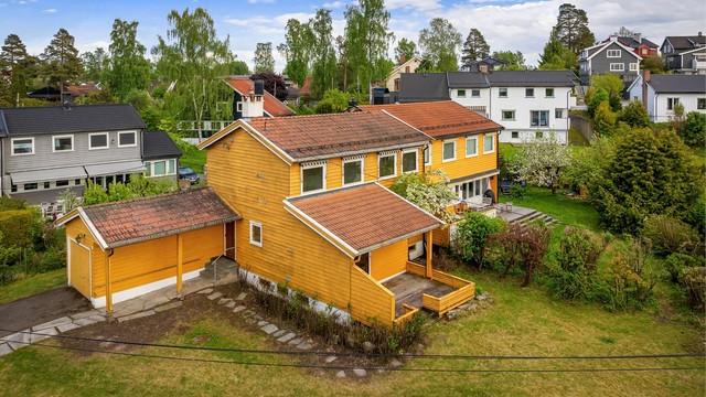 Her får man gåavstand til både skole-/barnehagetilbud, idrettsanlegg, Bekkestua sentrum, T-bane/bussforbindelser og mye mer