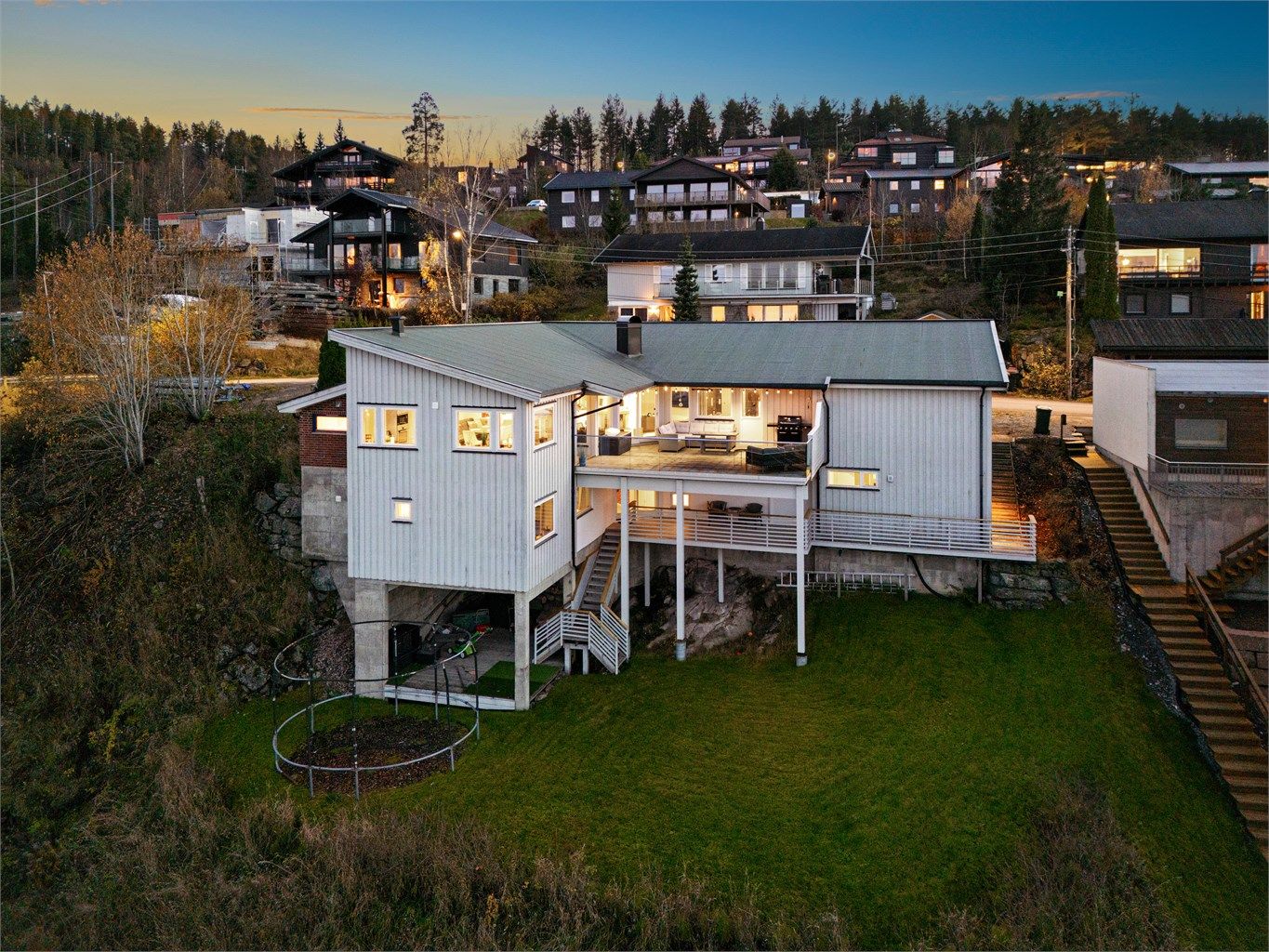 Boligen strekker seg over to etasjer og har en god intern beliggenhet i første rekke mot byen
Foto: Stine Prøitz Jørgensen