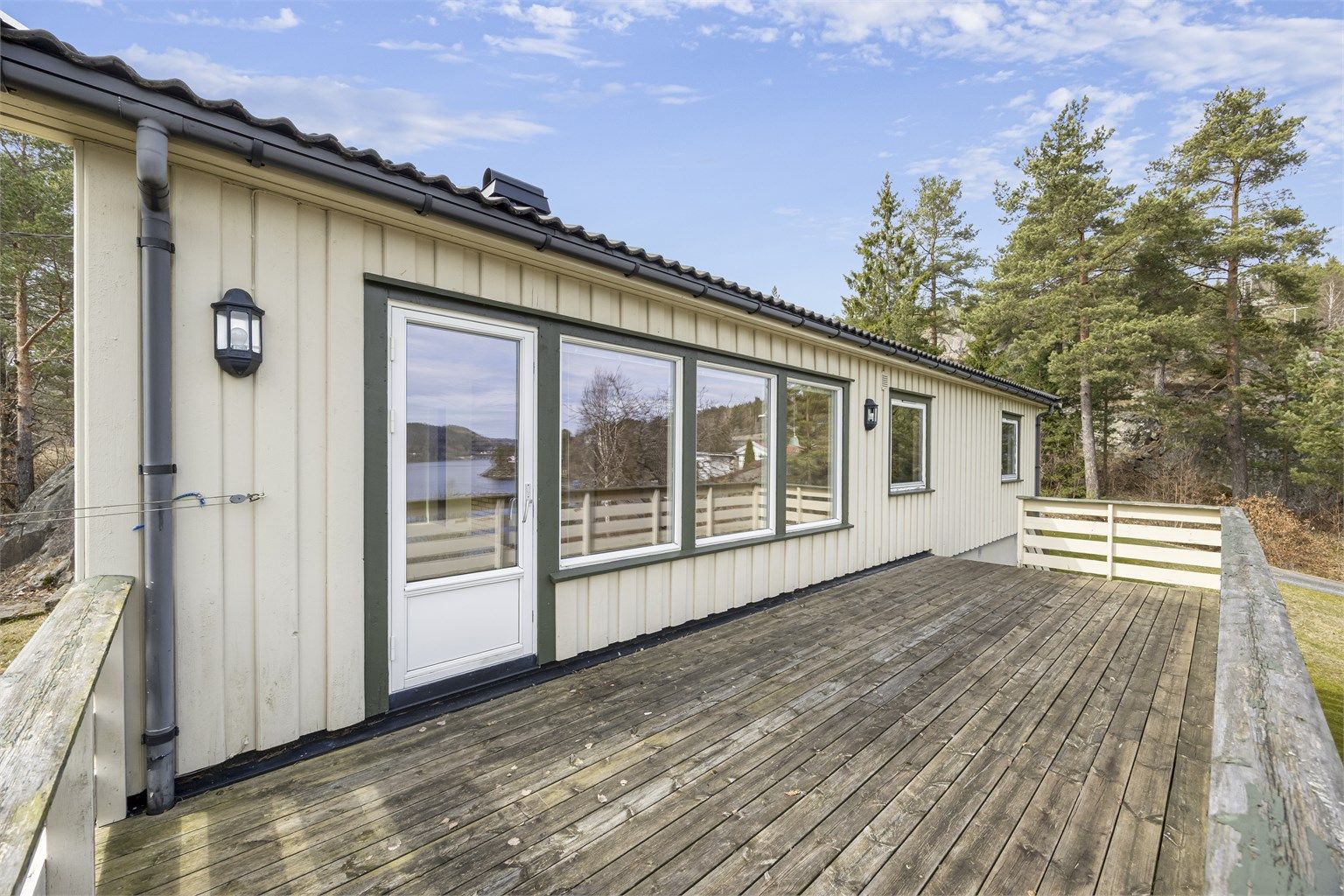 Kledning ble fornyet i 2009. 