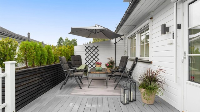 På terrassen får man kveldssol