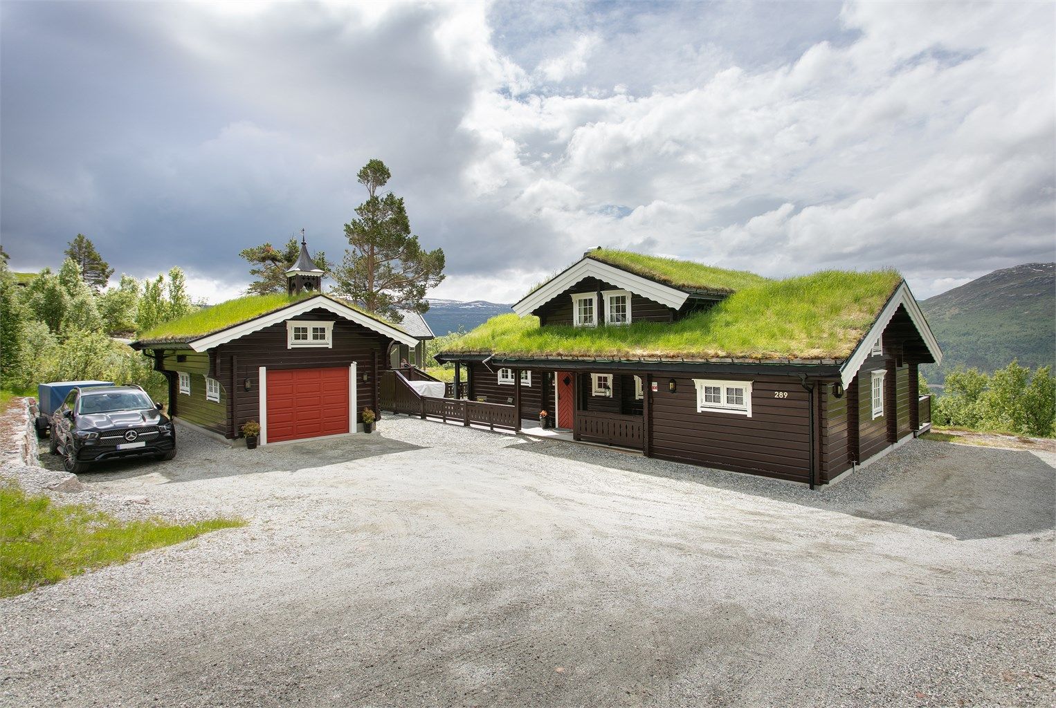 Eiendommen har en romslig garasje og umiddelbar nærhet til langrennsløyper og turterreng.
Foto: Jarle Osen