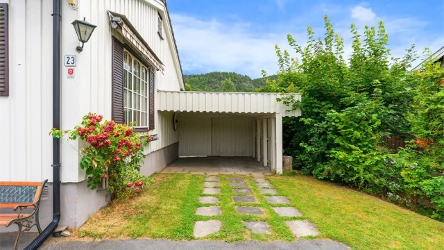 Carport med mulighet for montering av elbillader.
