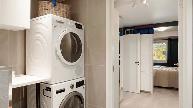 Smart klesvaskhjørne på hovedbadet.