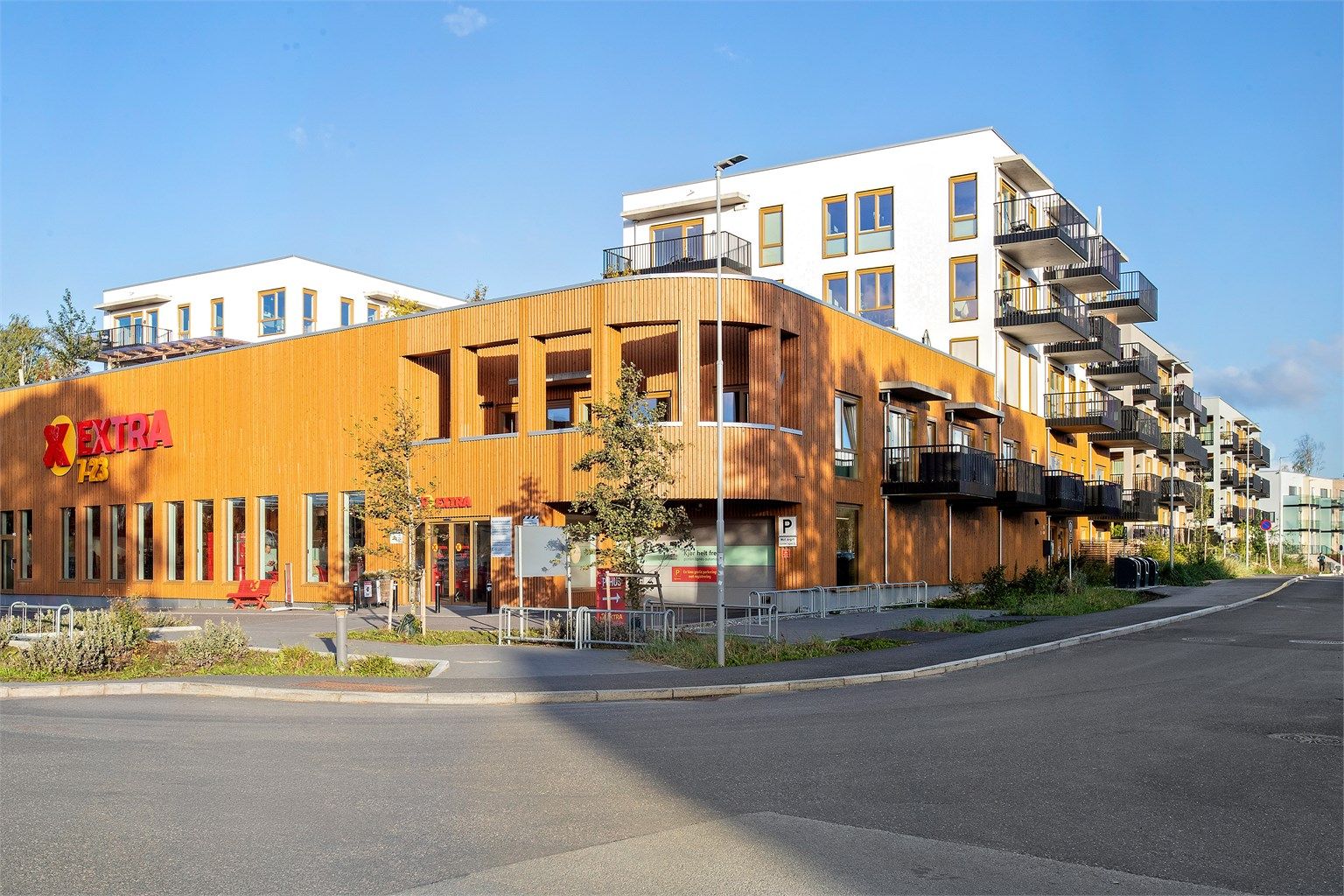 Dagligvarehandelen er enkel med Coop Extra kun 7 minutters gange unna.