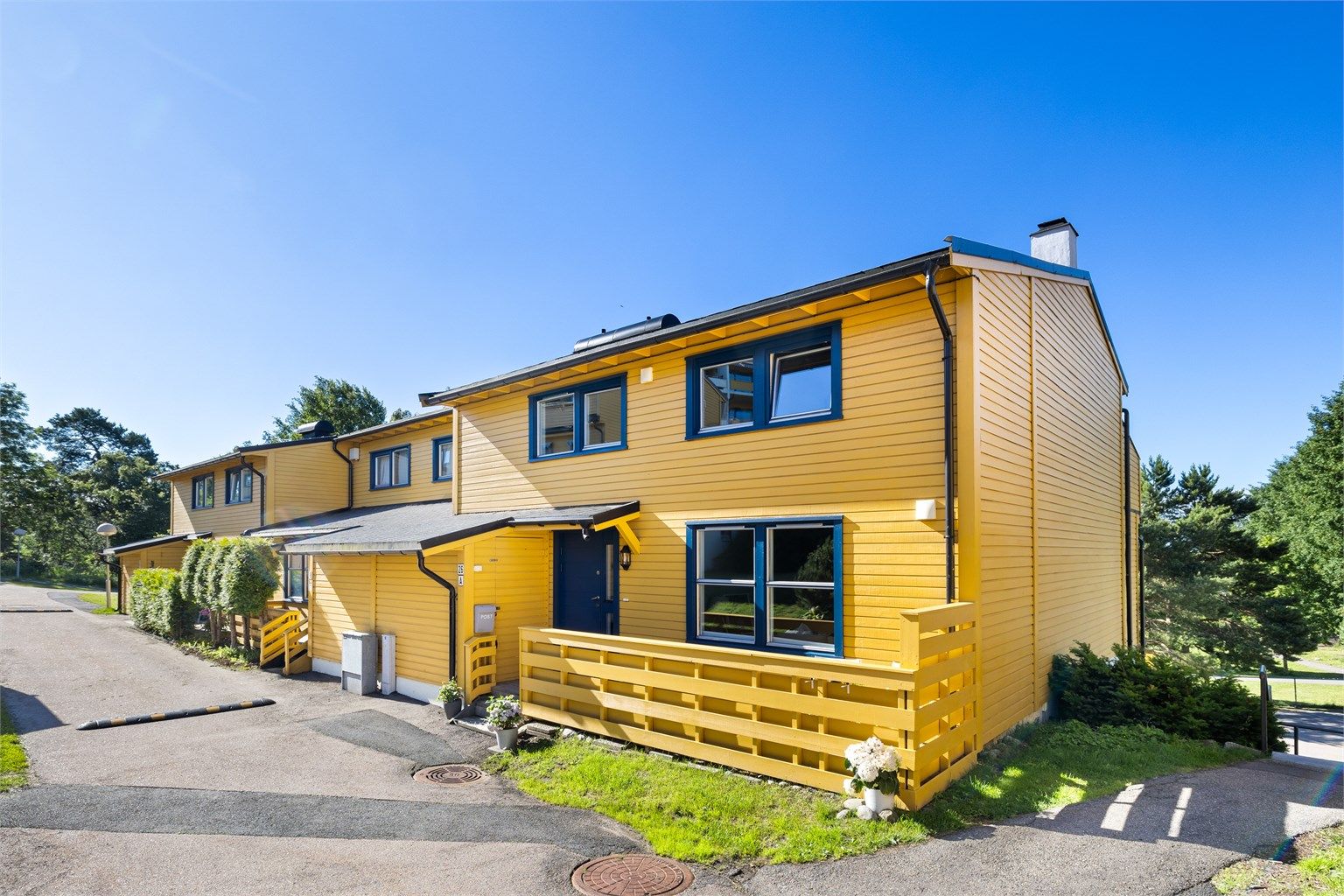 Velkommen til Birger Olivers vei 26A - Et stort og pent enderekkehus | Oppusset i 2016 | God intern beliggenhet | Solrikt | 2 bad |  4 sov. | Garasje