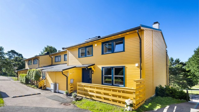 Velkommen til Birger Olivers vei 26A - Et stort og pent enderekkehus | Oppusset i 2016 | God intern beliggenhet | Solrikt | 2 bad | 4 sov. | Garasje