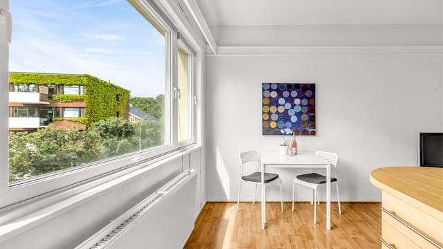 Leiligheten har plass til etablering av egen spisesone.