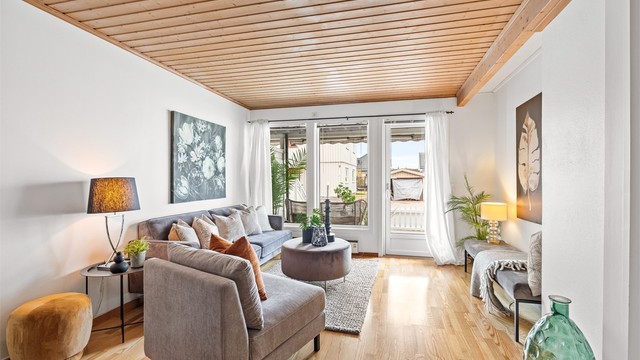 Her bor du i et rolig område med gangavstand til alle fasilitetene i Lillestrøm sentrum, inkludert butikker, restauranter og togstasjon.